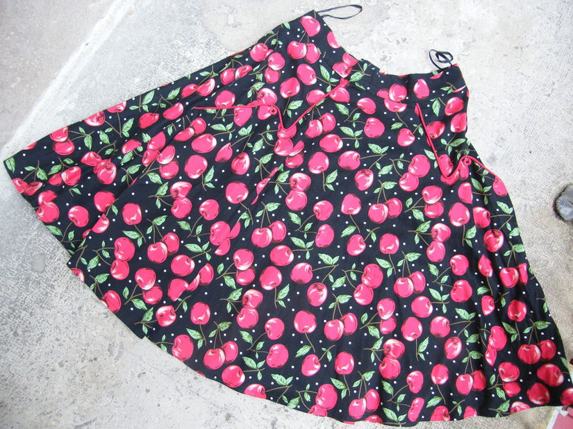 Fusta cloche cu cirese