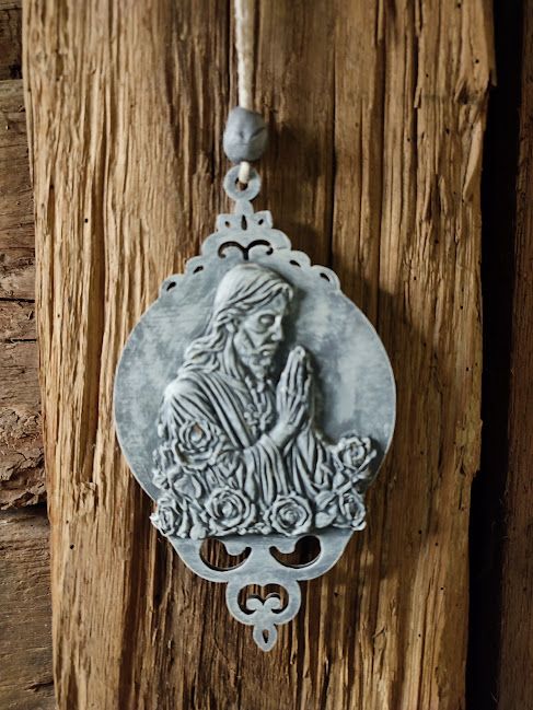 Set de doua decoratiuni cu tematica religioasa