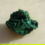 Malachit fibros specimen NATURAL netratat aprox 20.5x19.5x10 mm