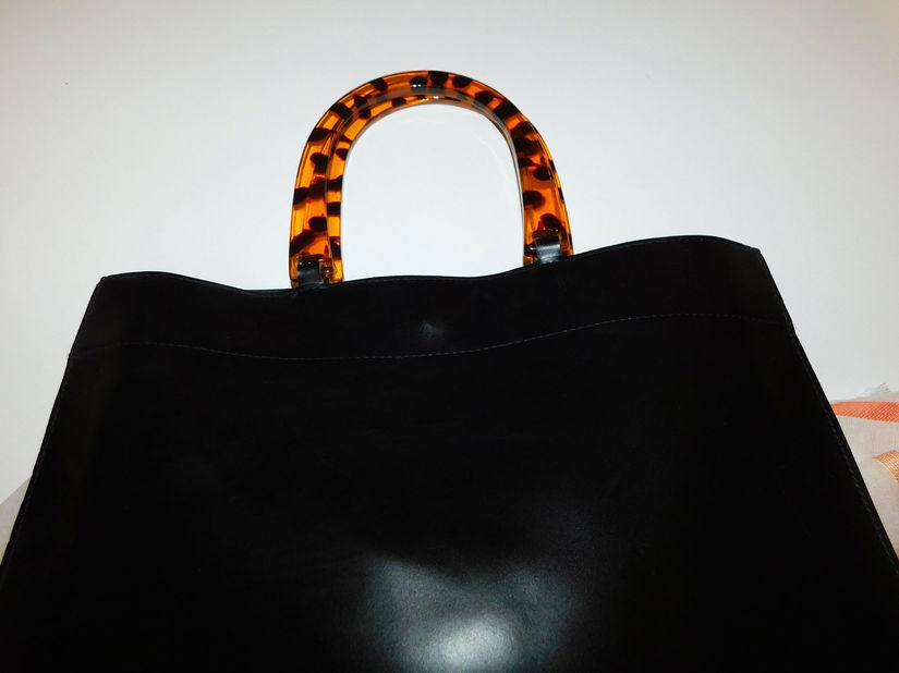 Geanta vintage  piele ,anii 60 ,  tip shopper , minere bachelita,   esarfa noua  Esprit , cadou