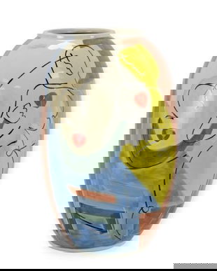 Vaza din portelan cu motive abstracte