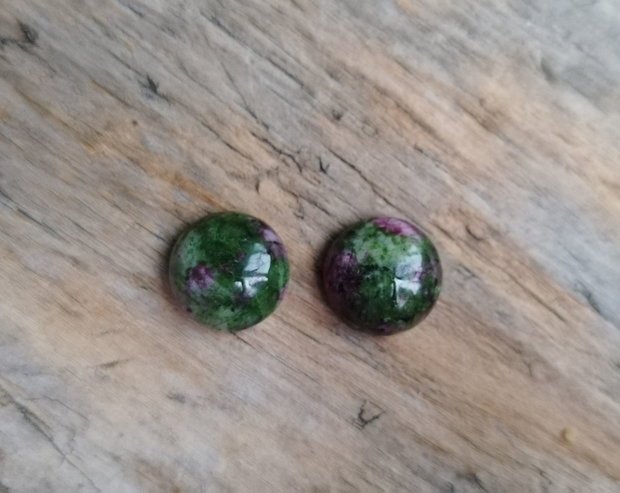 Cabochon rubin zoisit, 12 mm (2 buc)