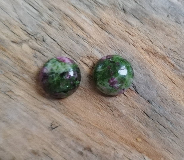 Cabochon rubin zoisit, 12 mm (2 buc)