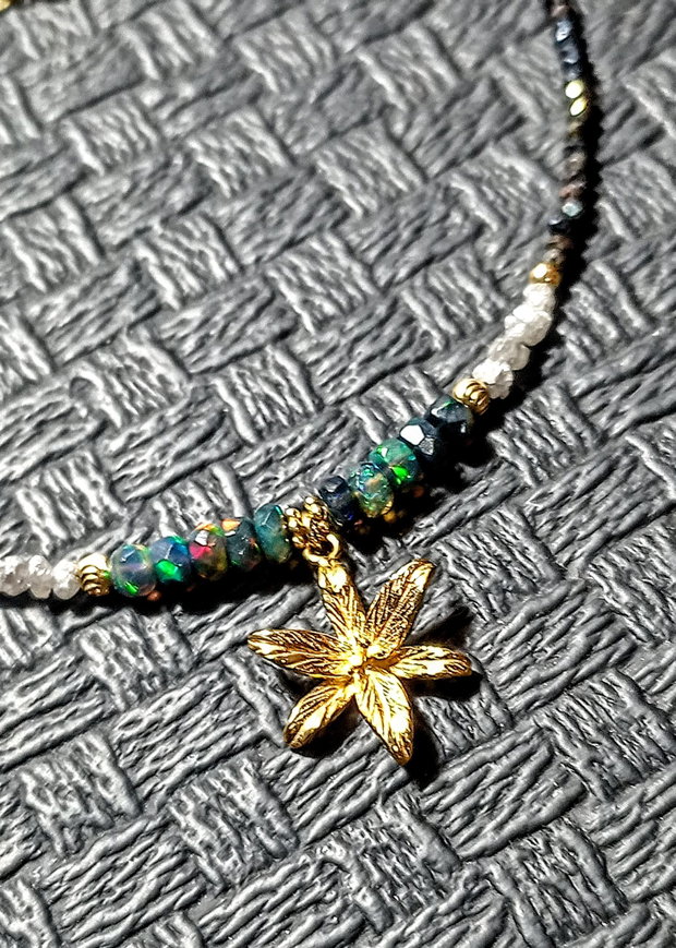 Colier vermeil diamant brut gri opal de foc etiopian negru spinel grafitat lant argint placat cu aur charm floare vermeil minimalist boho chic trendy - Transport gratuit