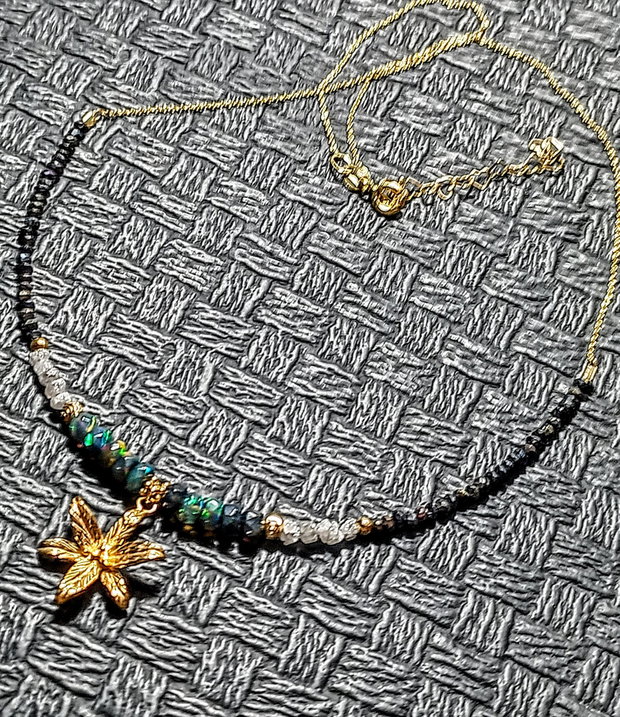 Colier vermeil diamant brut gri opal de foc etiopian negru spinel grafitat lant argint placat cu aur charm floare vermeil minimalist boho chic trendy - Transport gratuit