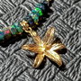 Colier vermeil diamant brut gri opal de foc etiopian negru spinel grafitat lant argint placat cu aur charm floare vermeil minimalist boho chic trendy - Transport gratuit