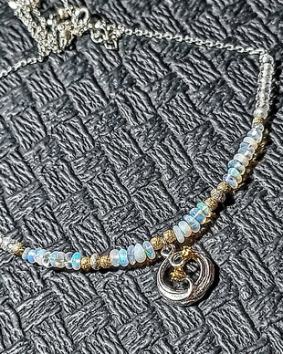 Colier argint vermeil opal de foc etiopian alb topaz charm floare lacramioare lant argint minimalist boho chic trendy