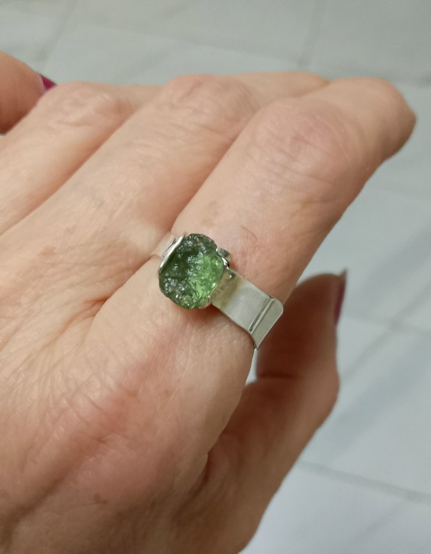 Inel argint și moldavit brut, reglabil