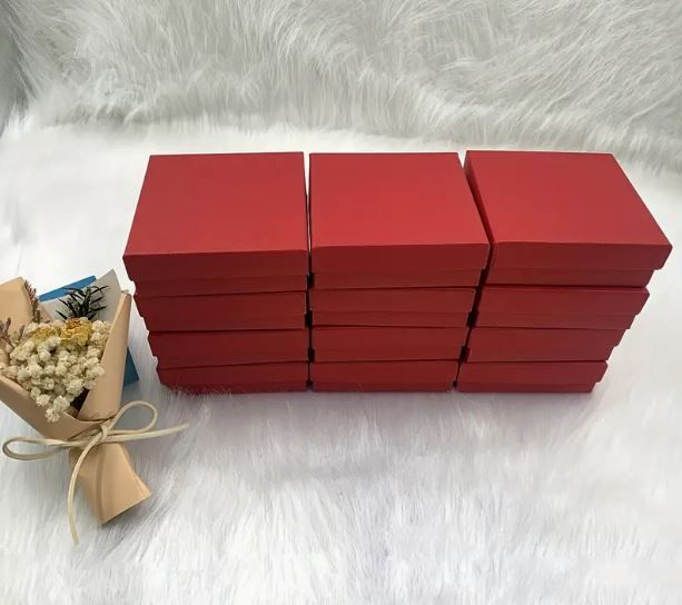 Cutiute carton. Cutii cu capac