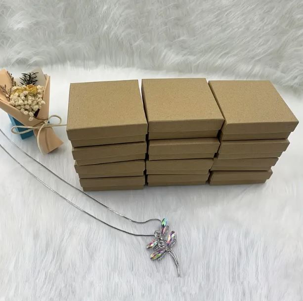 Cutiute carton. Cutii cu capac