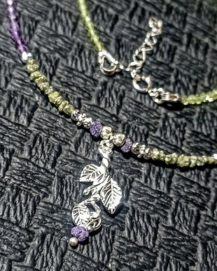 Coloier argint diamant brut violet verde peridot ametist charm ramura argint minimalist victorian trendy - Transport gratuit