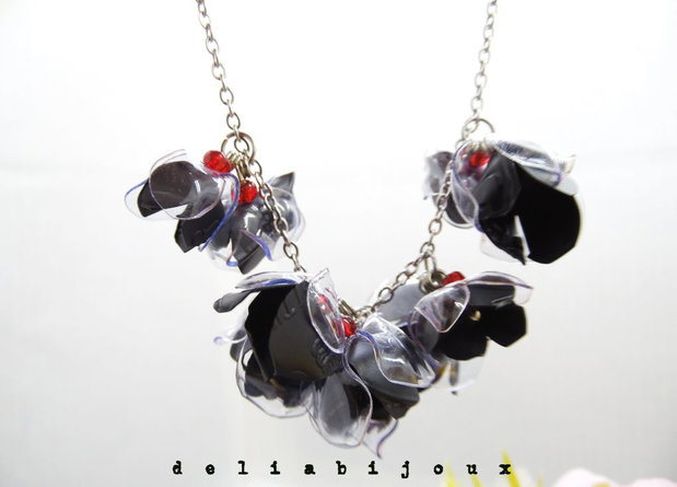 Colier statement handmade unicat - PET-uri (plastic) reciclate - flori (cod1124)