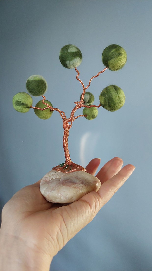 Bonsai din sarma cu bile de lana