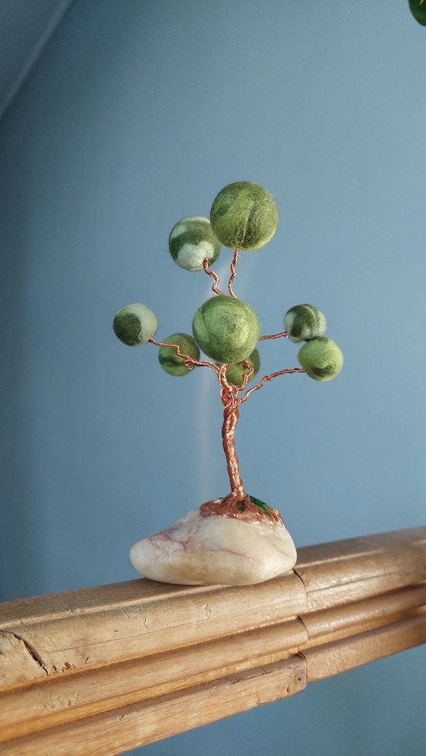 Bonsai din sarma cu bile de lana
