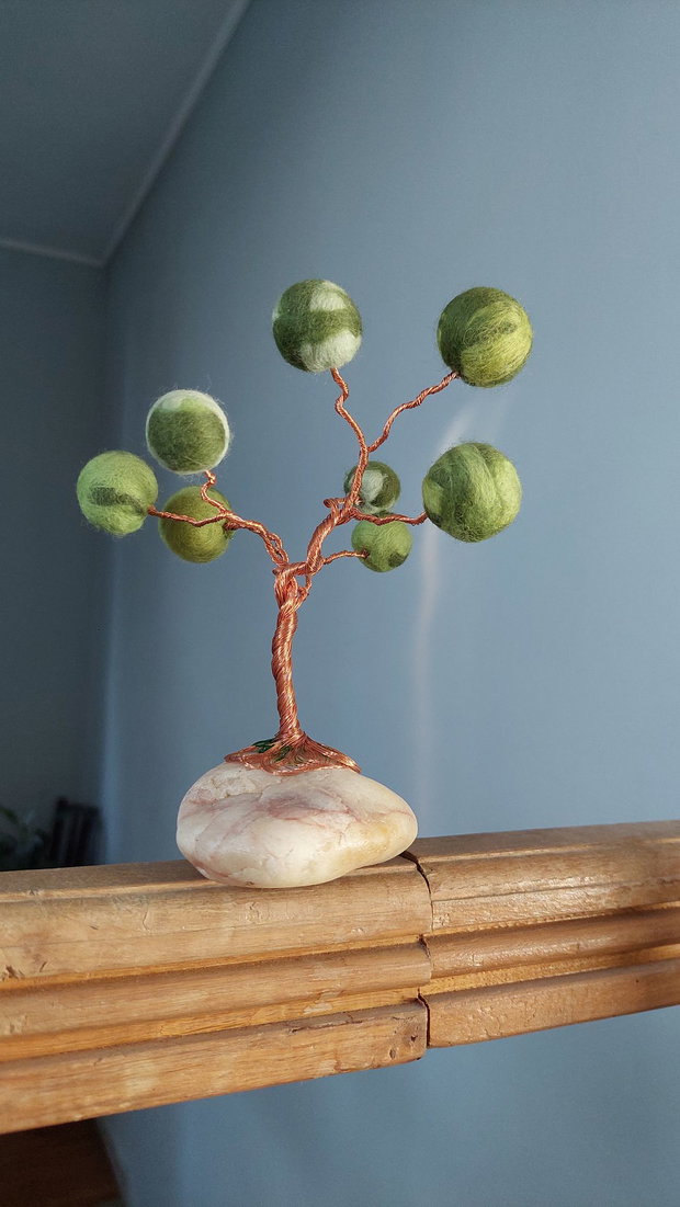 Bonsai din sarma cu bile de lana
