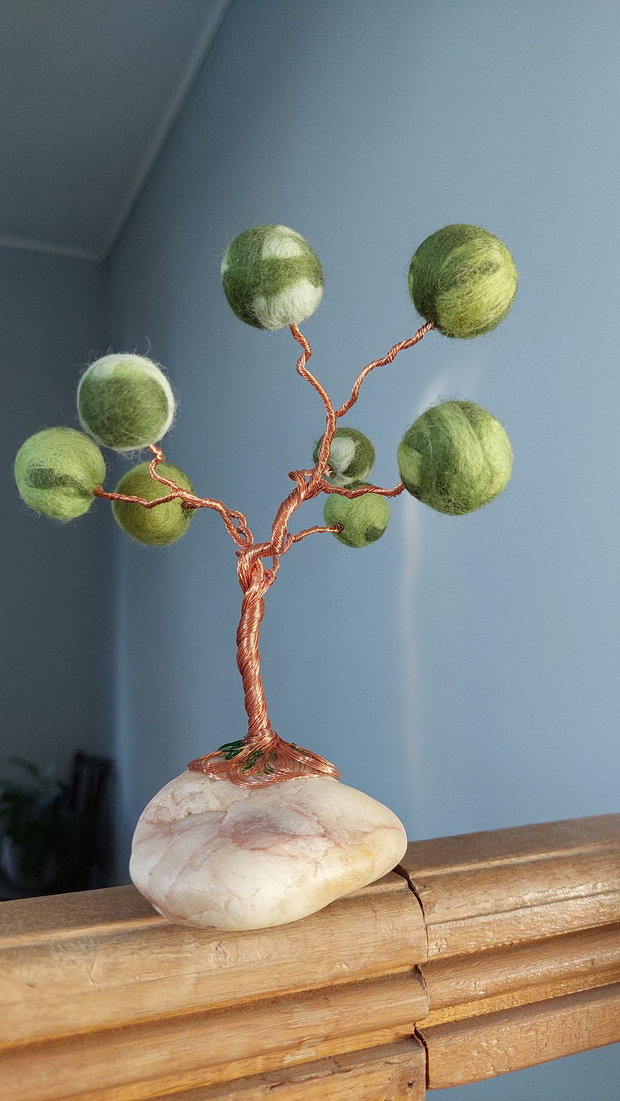 Bonsai din sarma cu bile de lana