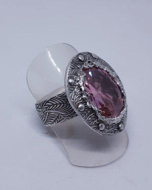 Inel unicat, supradimensionat, din argint pur, cu cabochon oval, polifatetat cubic zirconia roz