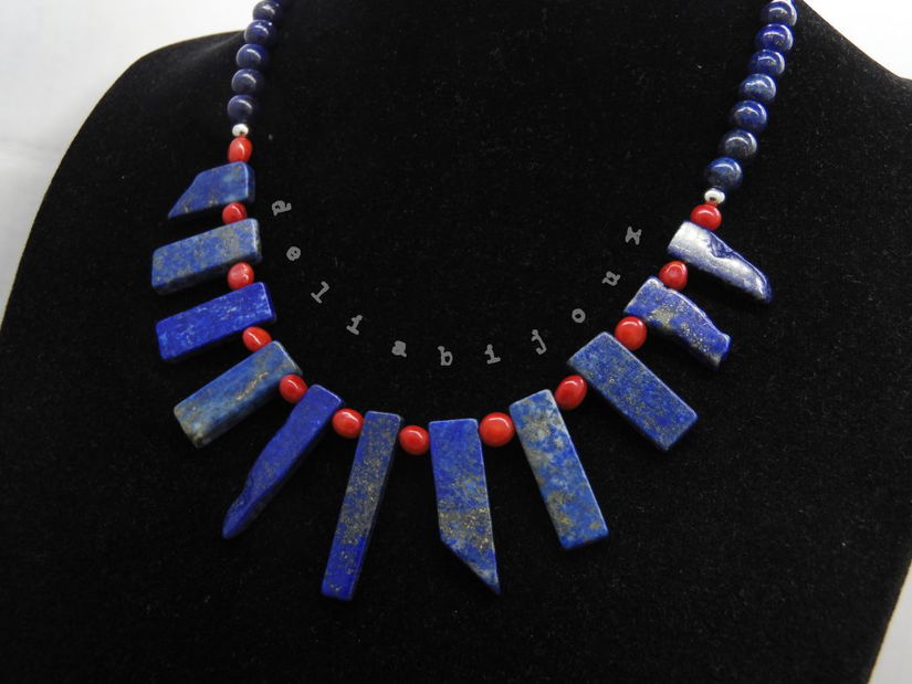 Colier handmade statement unicat - coral si lapis lazuli (cod1129)