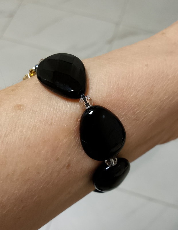Brățară agate negre, spinel, cristale și încuietoare aurită