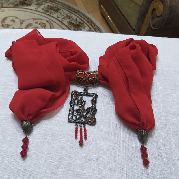 ESARFA-COLIER-VOAL ROSU-INCHJS SI ACCESORII BRONZ