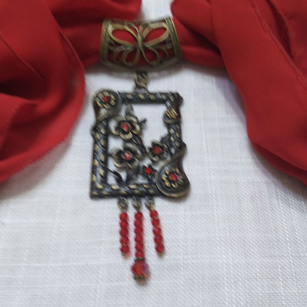 ESARFA-COLIER-VOAL ROSU-INCHJS SI ACCESORII BRONZ