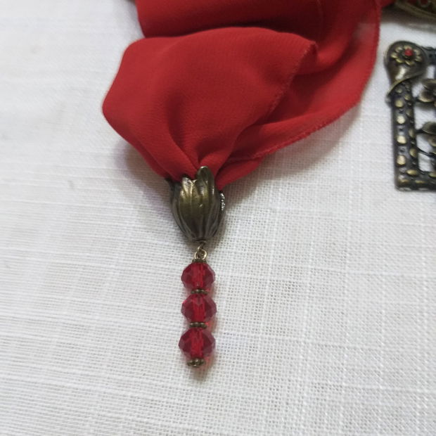 ESARFA-COLIER-VOAL ROSU-INCHJS SI ACCESORII BRONZ
