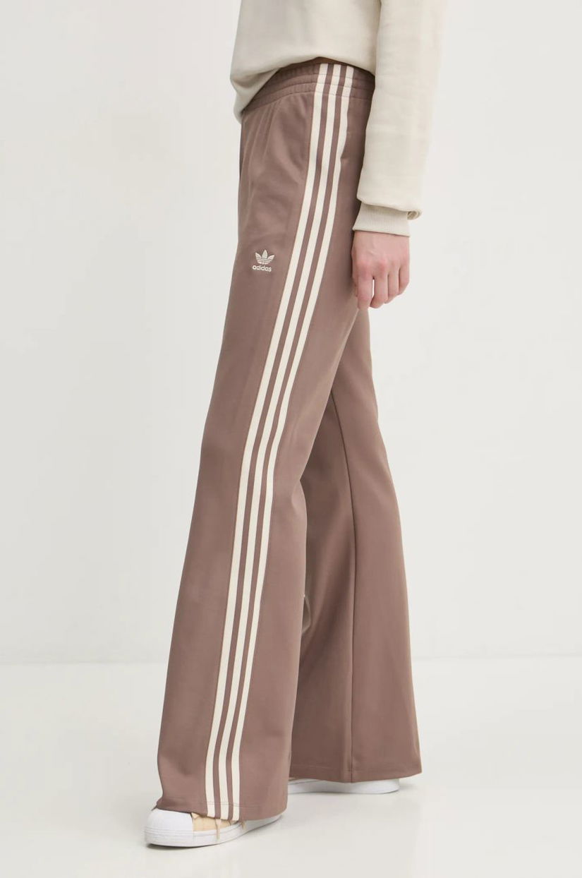 adidas Originals pantaloni de trening 3- Stripes Flared culoarea maro, cu imprimeu, JC5784