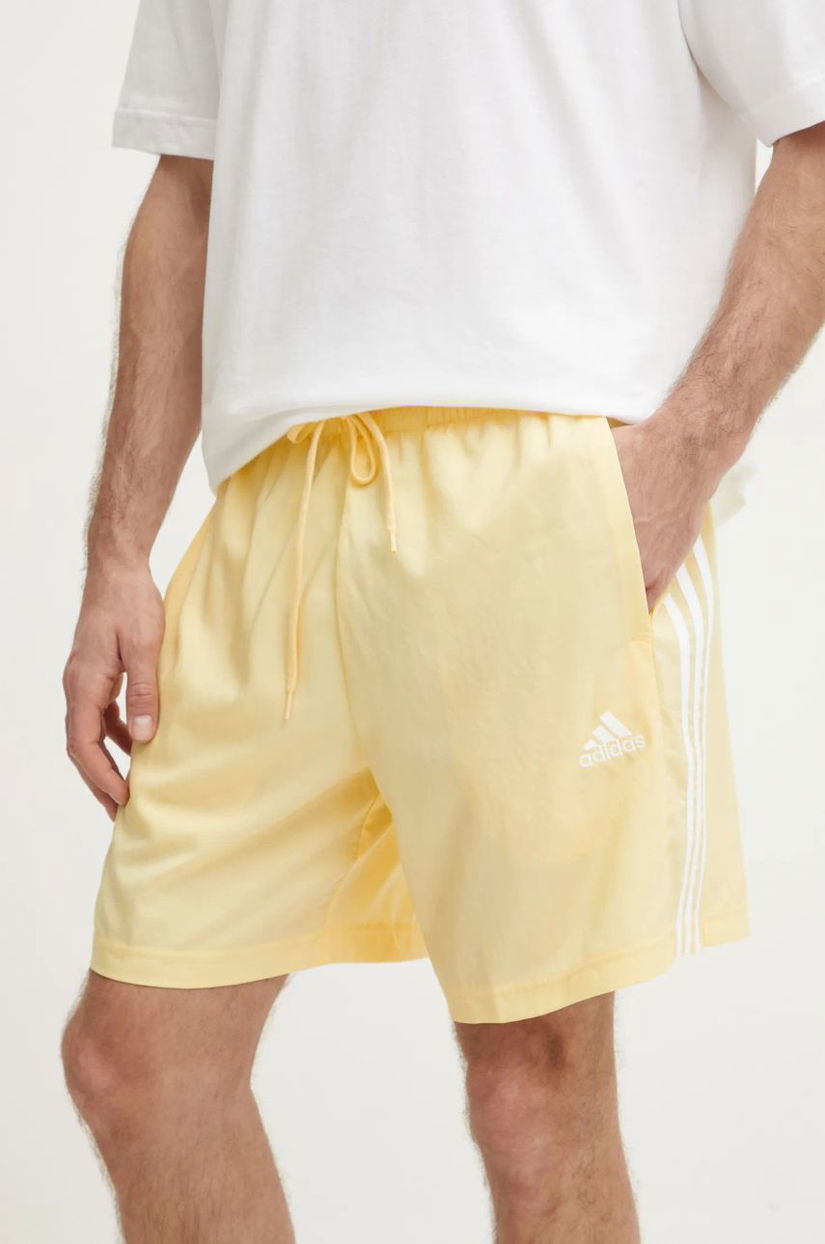 adidas pantaloni scurti Essentials Chelsea barbati, culoarea galben, IW7662