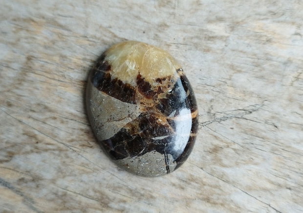 Cabochon septarian, 38x29 mm