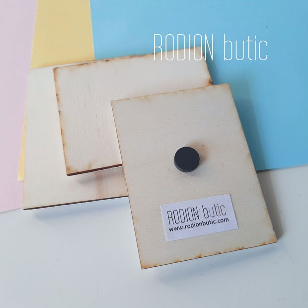 Martisor trifoi buburuza magnet pictat manual cu mesaj