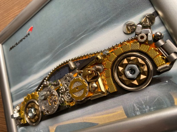 Masina model McLaren Cod M 665・Tablou decorativ din piese de ceas・Cadouri cu tematică auto