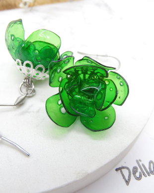 Cercei handmade din plastic reciclat  model floral, colorați (cod1138)