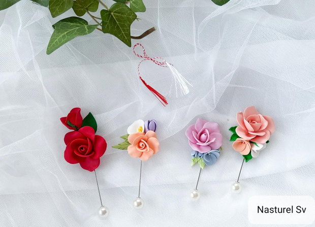 Pin-uri martisor: Flori