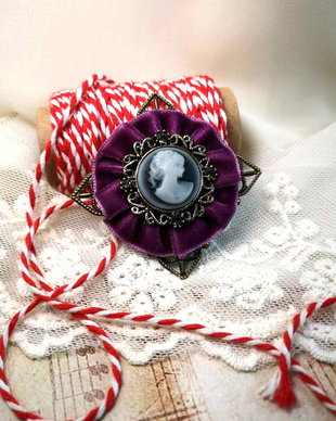 Brosa stil vintage cu camee