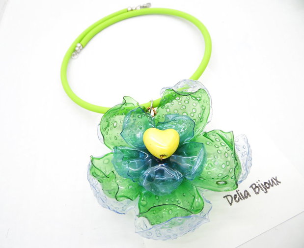 Colier statement handmade unicat - PET-uri (plastic) reciclate - flori (cod1144)