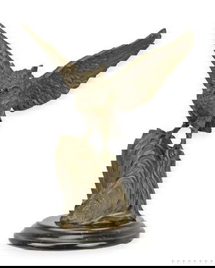 Bufnita-statueta din bronz cu un soclu din marmura