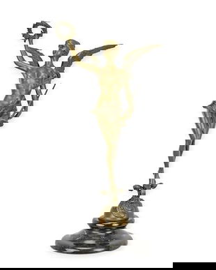 Victoria Inaripata-statueta din bronz pe un soclu din marmura