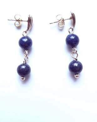 Cercei mici auriti cu margele de lapis lazuli