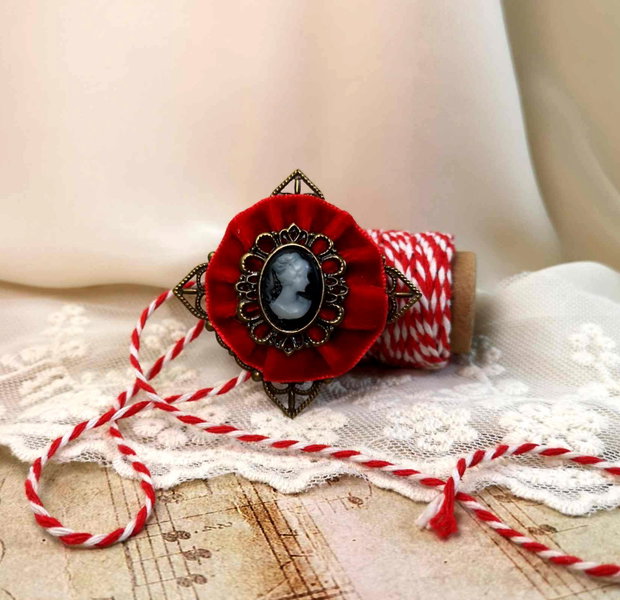 Brosa stil vintage cu camee