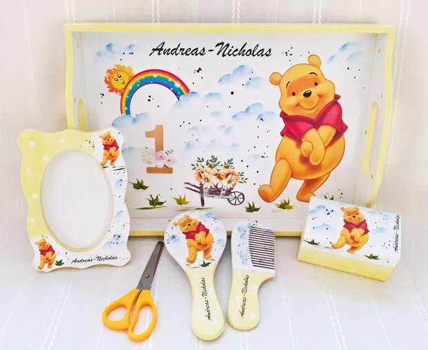 Tavita de mot baietel cu ursuletul Winnie si curcubeu
