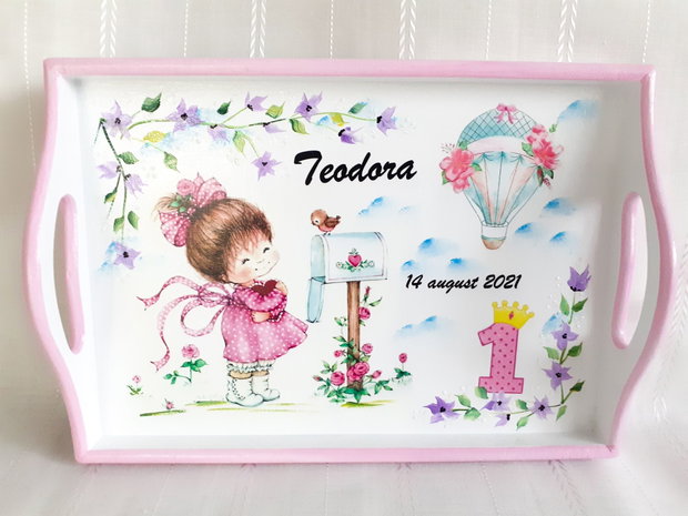 Tavita de mot fetita la cutia poștală