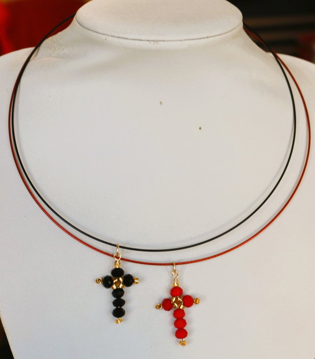 Cruciulita cu cristale fatetate- colier talisman/pandantiv cruciulita