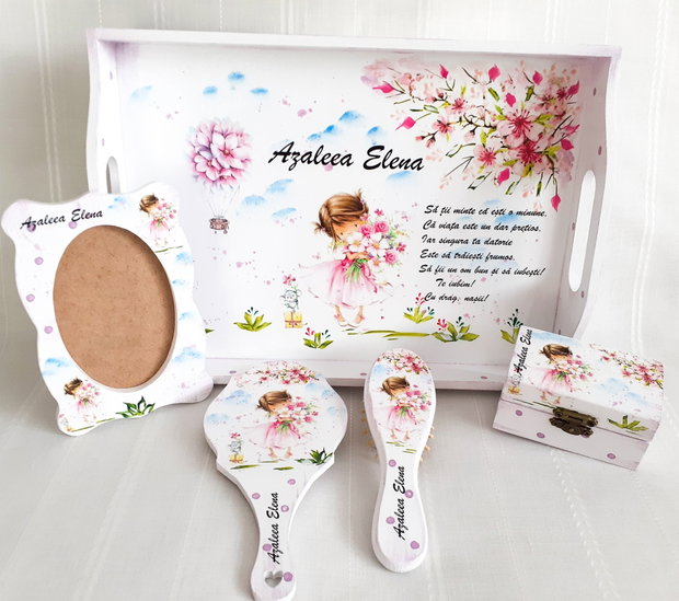 Tavita de mot fetita cu flori
