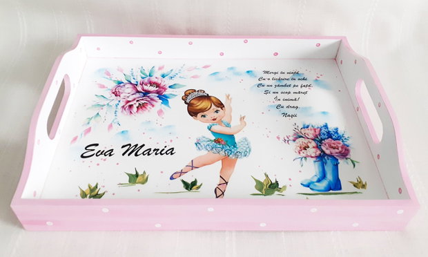 Tavita de mot fetita balerină printre flori