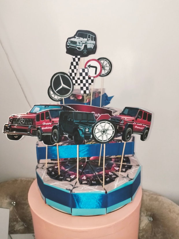 Cutie felie de tort / Tort festiv decorativ masinute