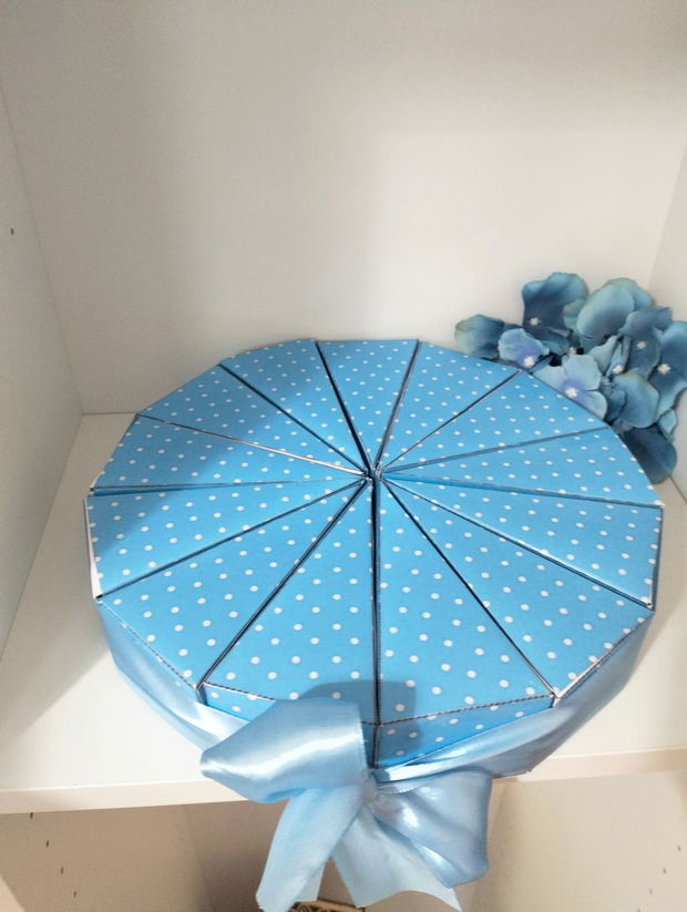 Cutie felie de tort simplu bleo