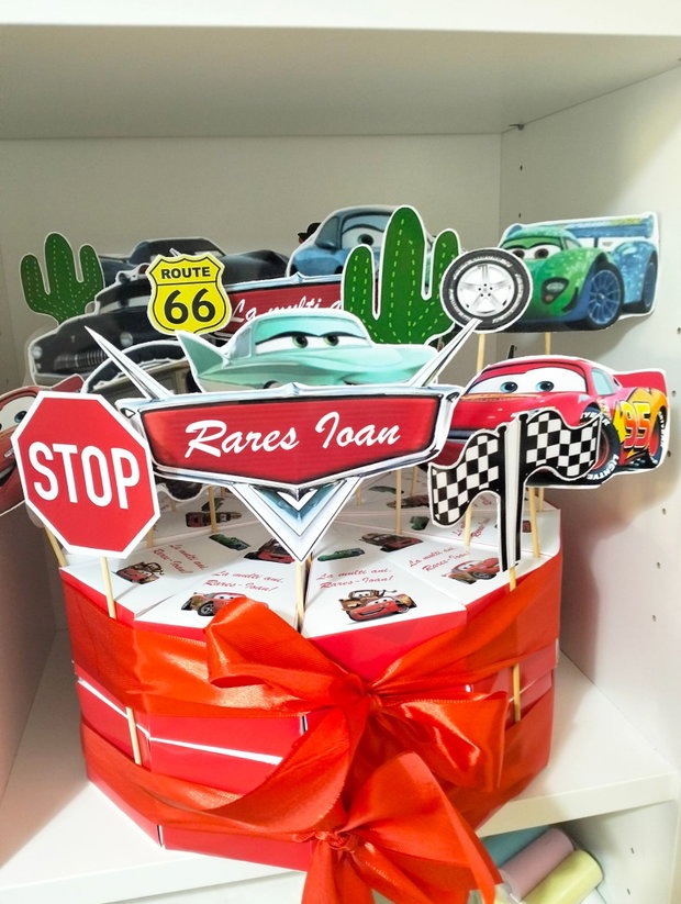 Cutie felie de tort festiv Cars