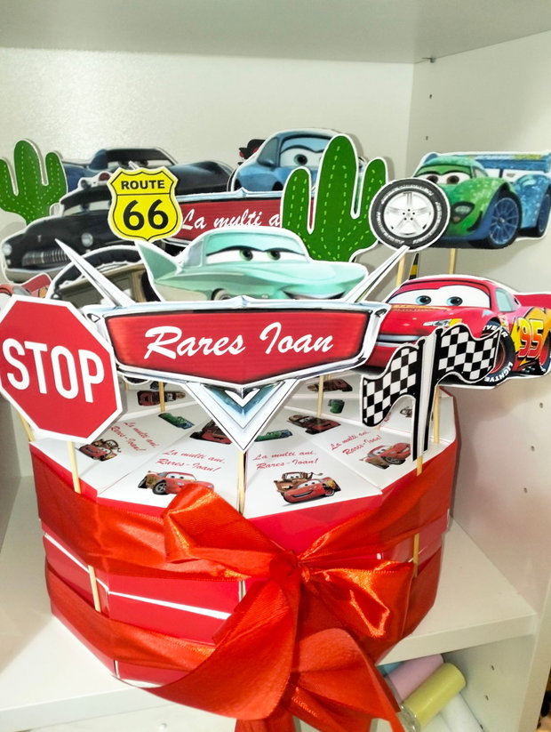 Cutie felie de tort festiv Cars