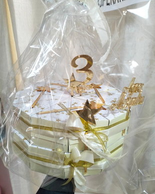 Cutie felie de tort decorativ festiv stelute