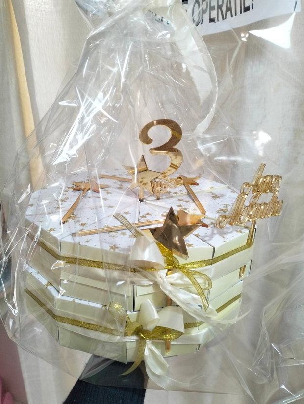 Cutie felie de tort decorativ festiv stelute
